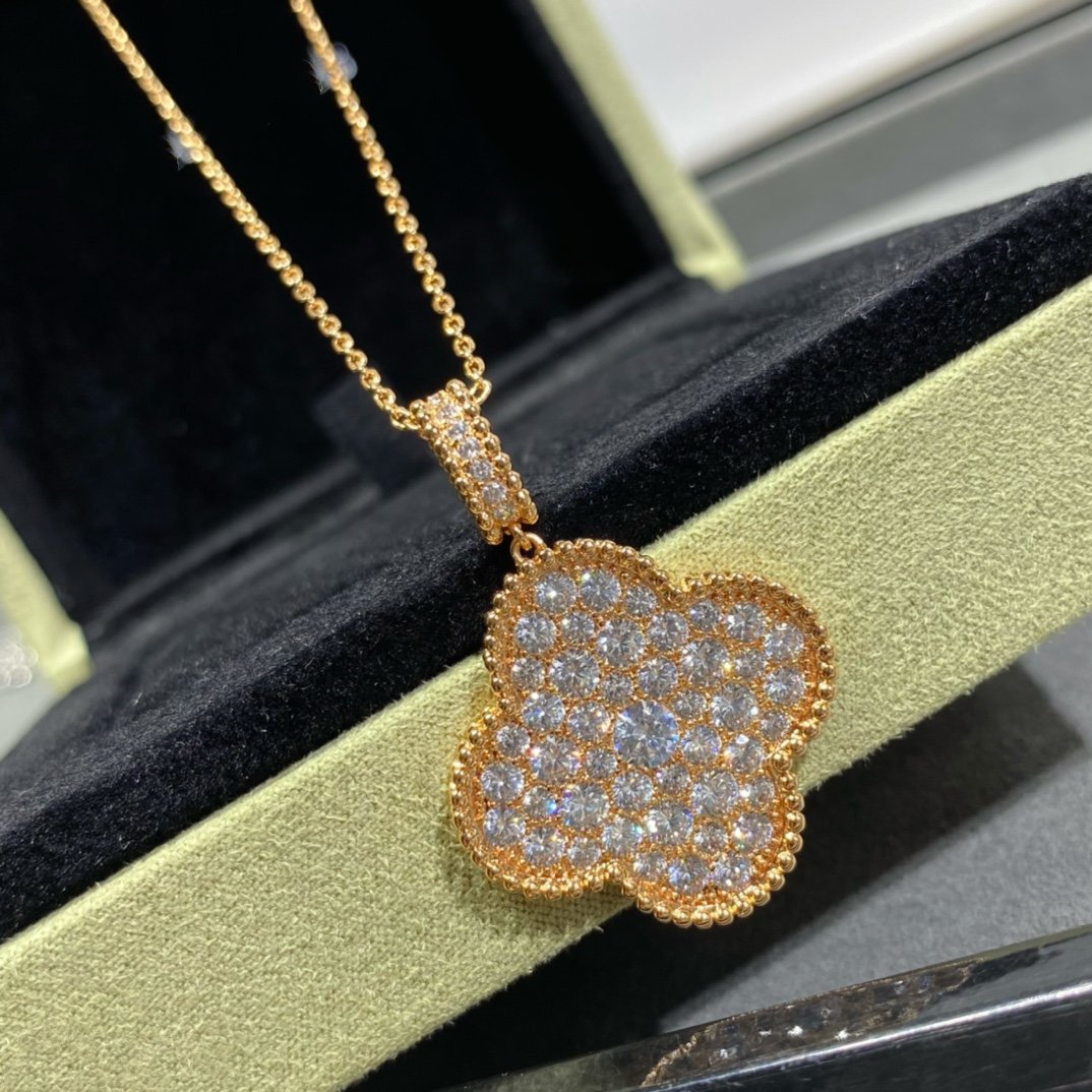 Dream CLOVER 25MM GROSSER ANHÄNGER MIT DIAMANT-PAVÉ LANGE HALSKETTE