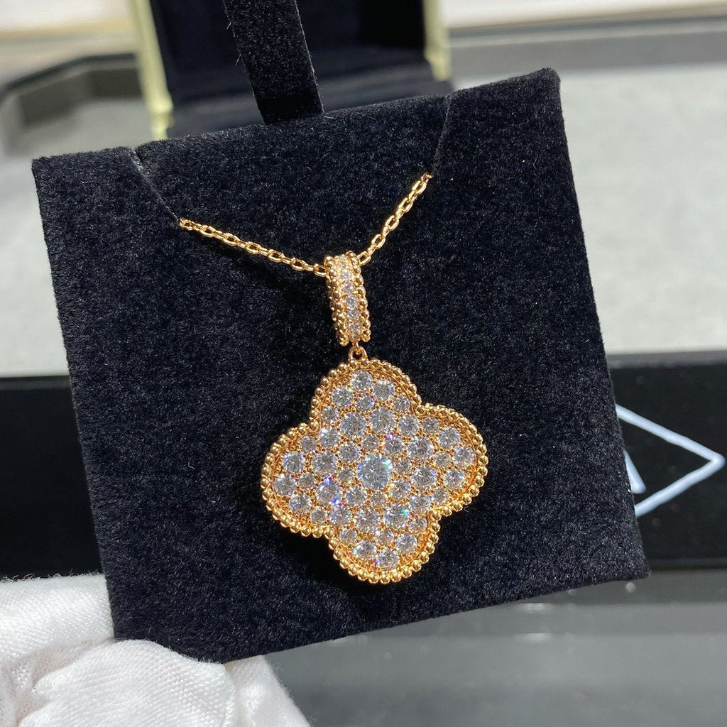 Dream CLOVER 25MM GROSSER ANHÄNGER MIT DIAMANT-PAVÉ LANGE HALSKETTE
