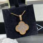Dream CLOVER 25MM GROSSER ANHÄNGER MIT DIAMANT-PAVÉ LANGE HALSKETTE