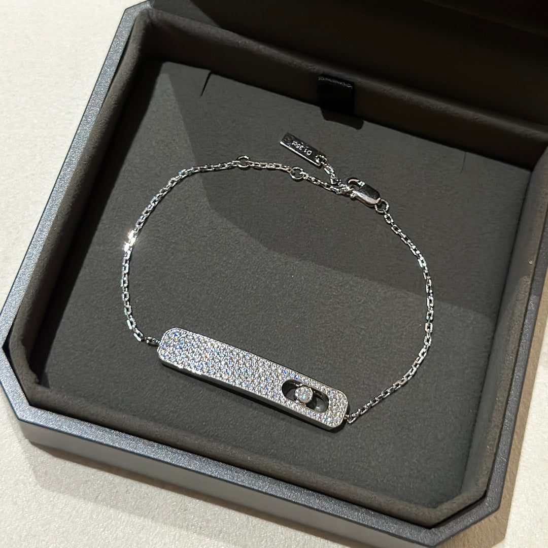 {
  "Dream": "ドリーム",
  "MOVE CLASSIQUE DIAMOND PAVED BRACELET": "ムーヴ クラシック ダイヤモンド パヴェ ブレスレット"
}