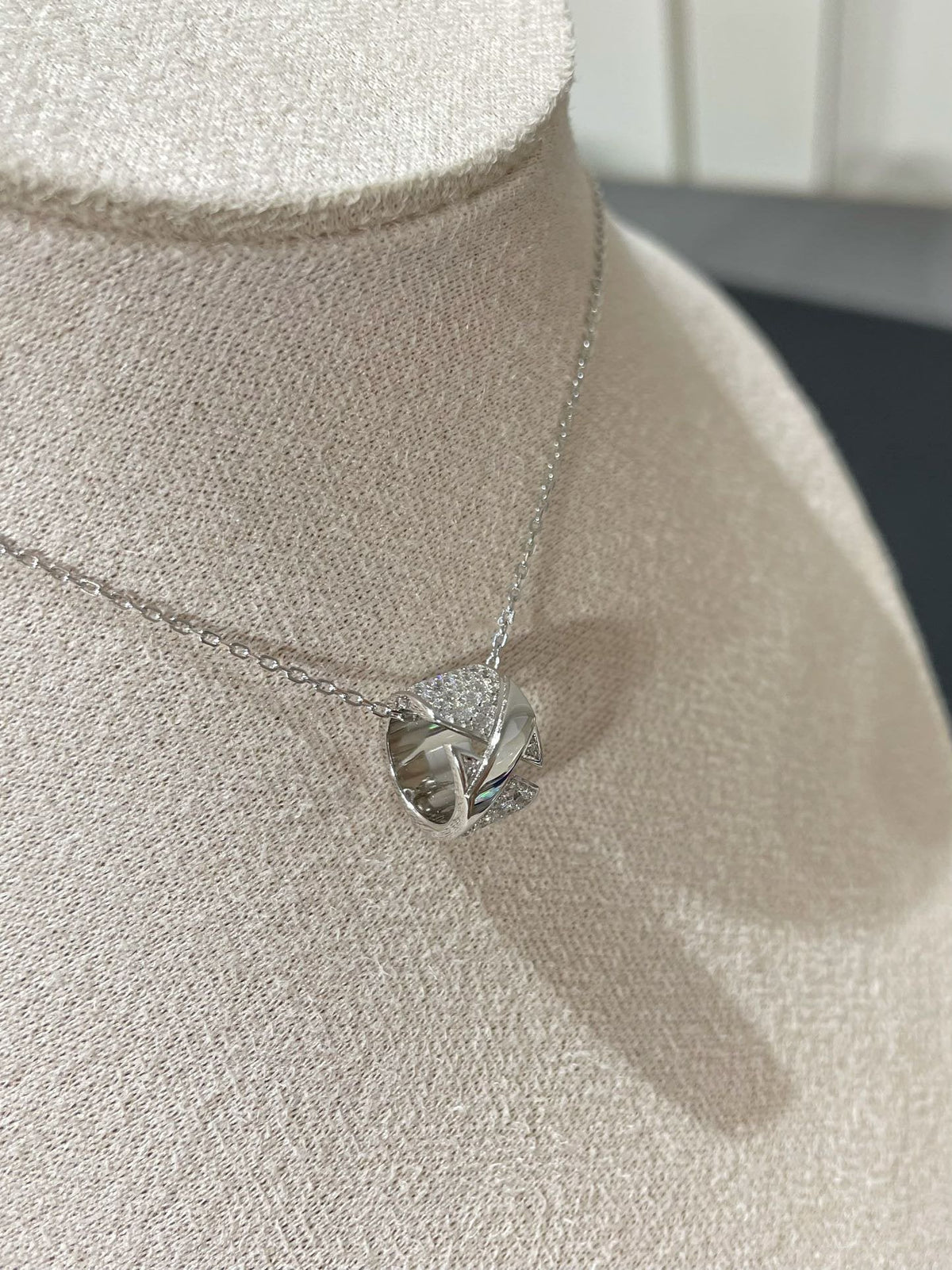TRAUMHAFTE LIENS EVIDENZ DIAMANT-PAVÉ-HALSKETTE