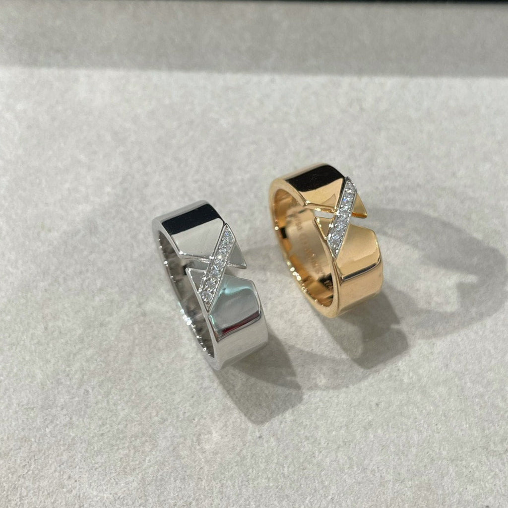 TRAUMHAFTER DIAMANTRING MIT LIENS-MOTIV