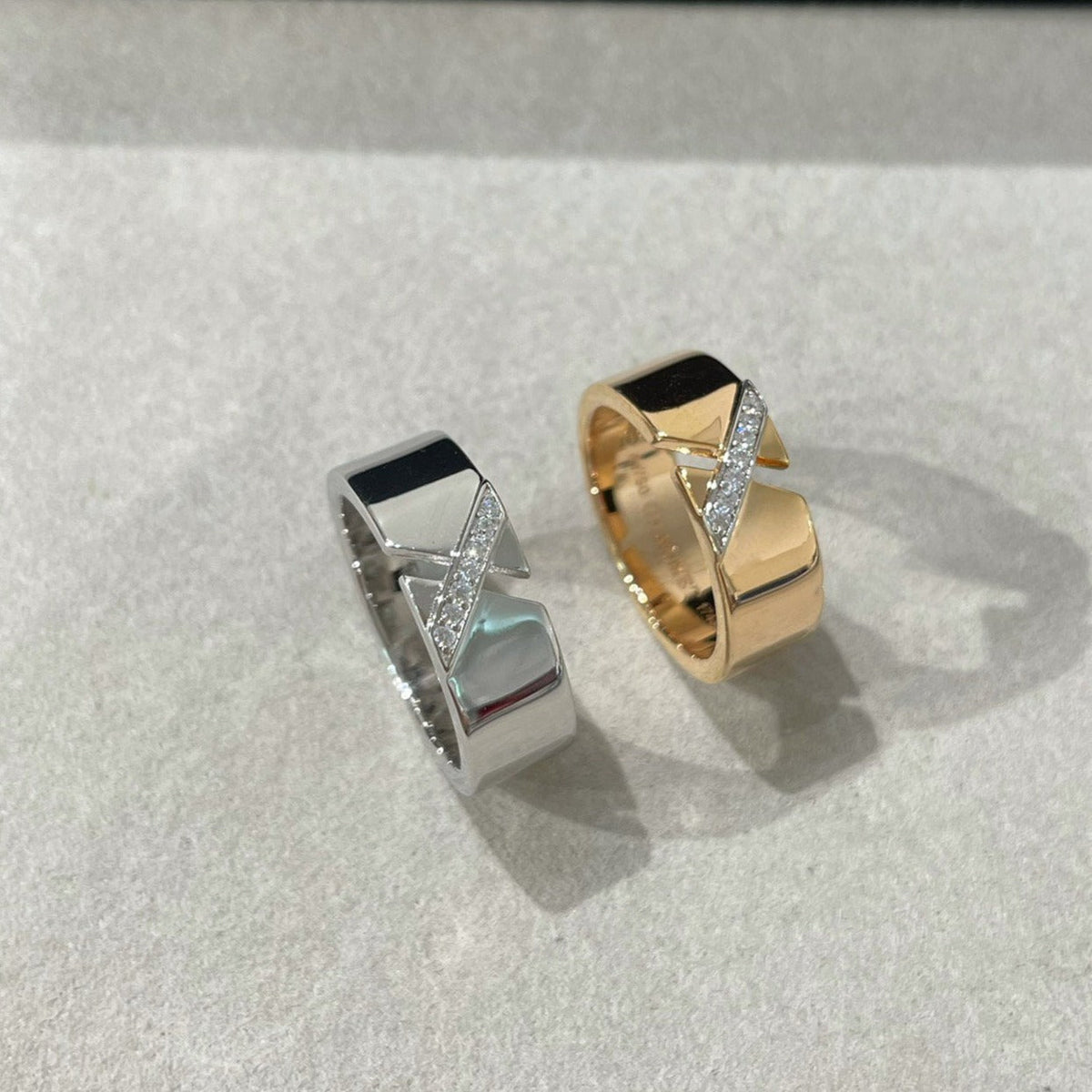 TRAUMHAFTER DIAMANTRING MIT LIENS-MOTIV