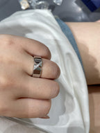 TRAUMHAFTER DIAMANTRING MIT LIENS-MOTIV