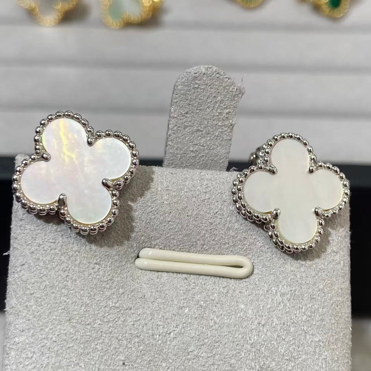 [Dream ] CLOVER LARGE (20mm) 1 MOTIFS WHITE MOP STUD EARRINGS