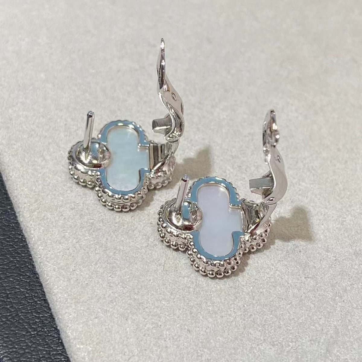 [Dream ] CLOVER LARGE (20mm) 1 MOTIFS WHITE MOP STUD EARRINGS