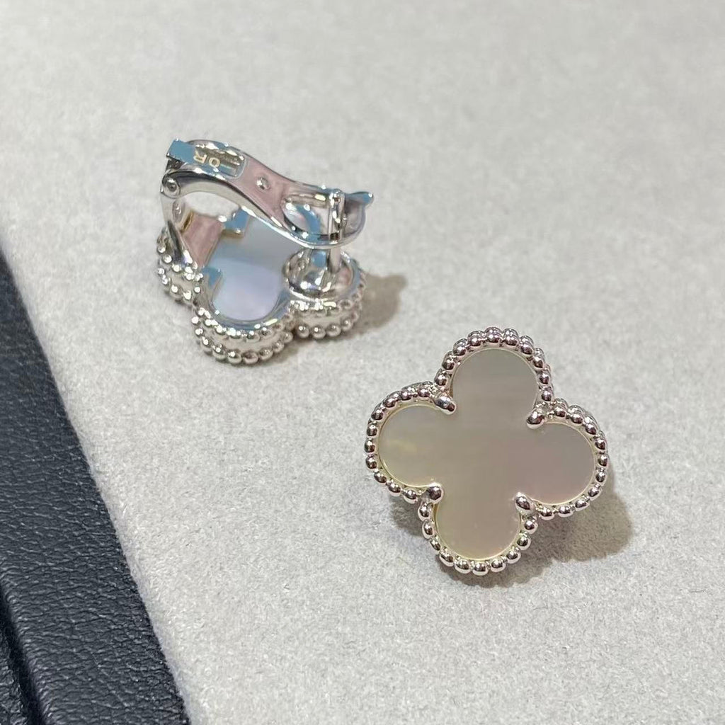 [Dream ] CLOVER LARGE (20mm) 1 MOTIFS WHITE MOP STUD EARRINGS