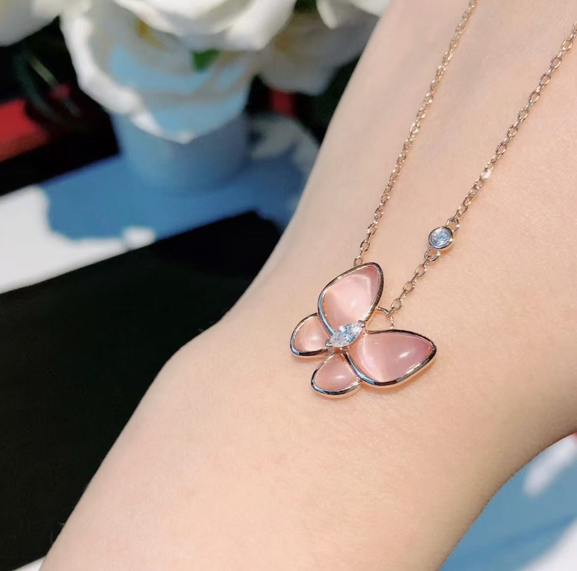 [Dream ] BUTTERFLY PINK MOTHER-OF-PEARL DIAMOND NECKLACE