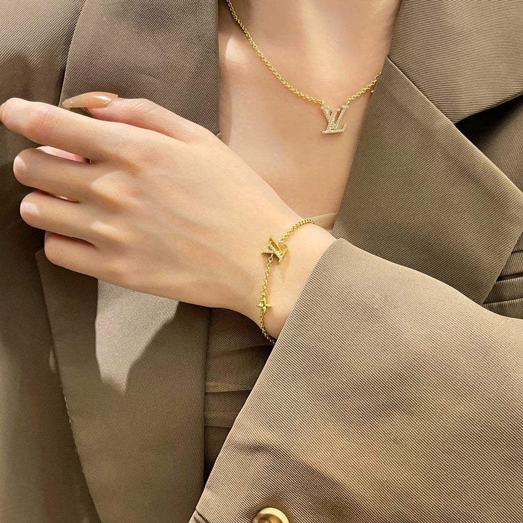 Dream LOGO STAR MOTIF GOLD BRACELET