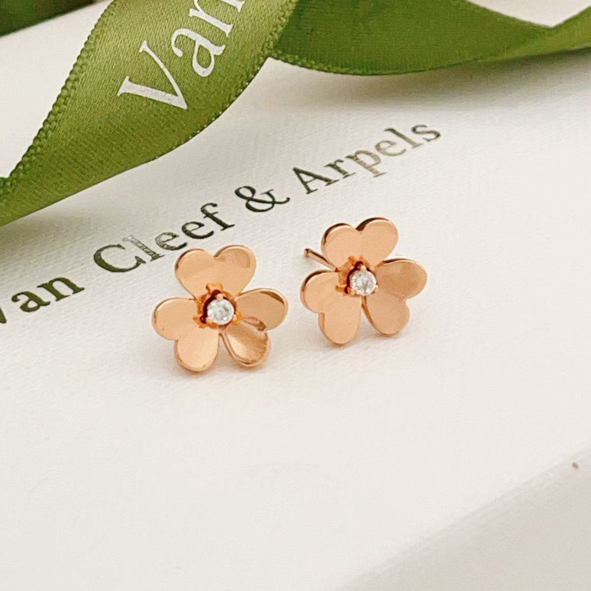 Dream FRIVOLE MINI FLOWER EARRINGS
