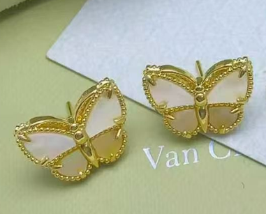 [Dream ] 26 NEW CLOVER LUCKY LIGHT YELLOW AND WHITE SET