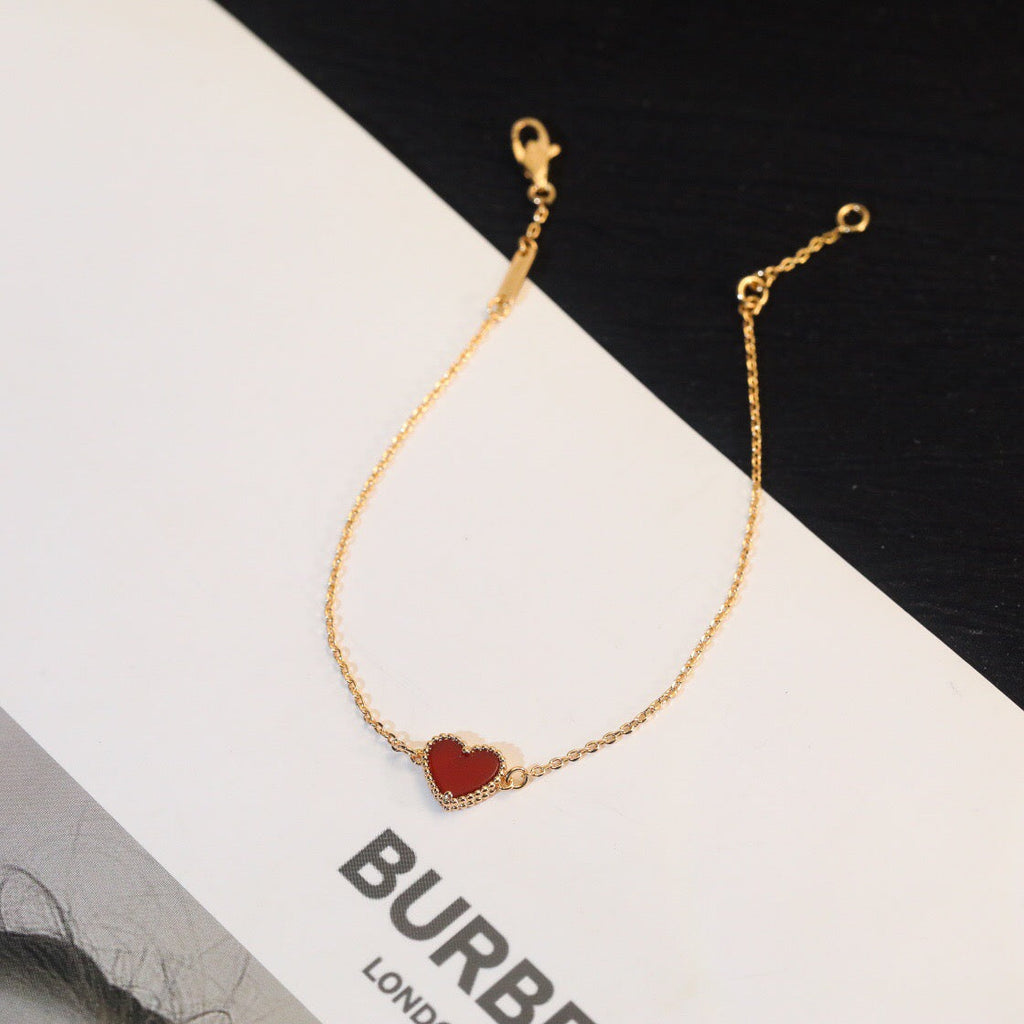 Traumhaftes Armband mit herzförmiger Karneol-Einzelblüte