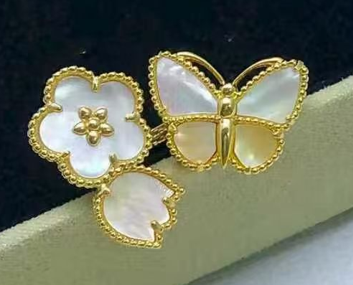 [Dream ] 26 NEW CLOVER LUCKY LIGHT YELLOW AND WHITE SET