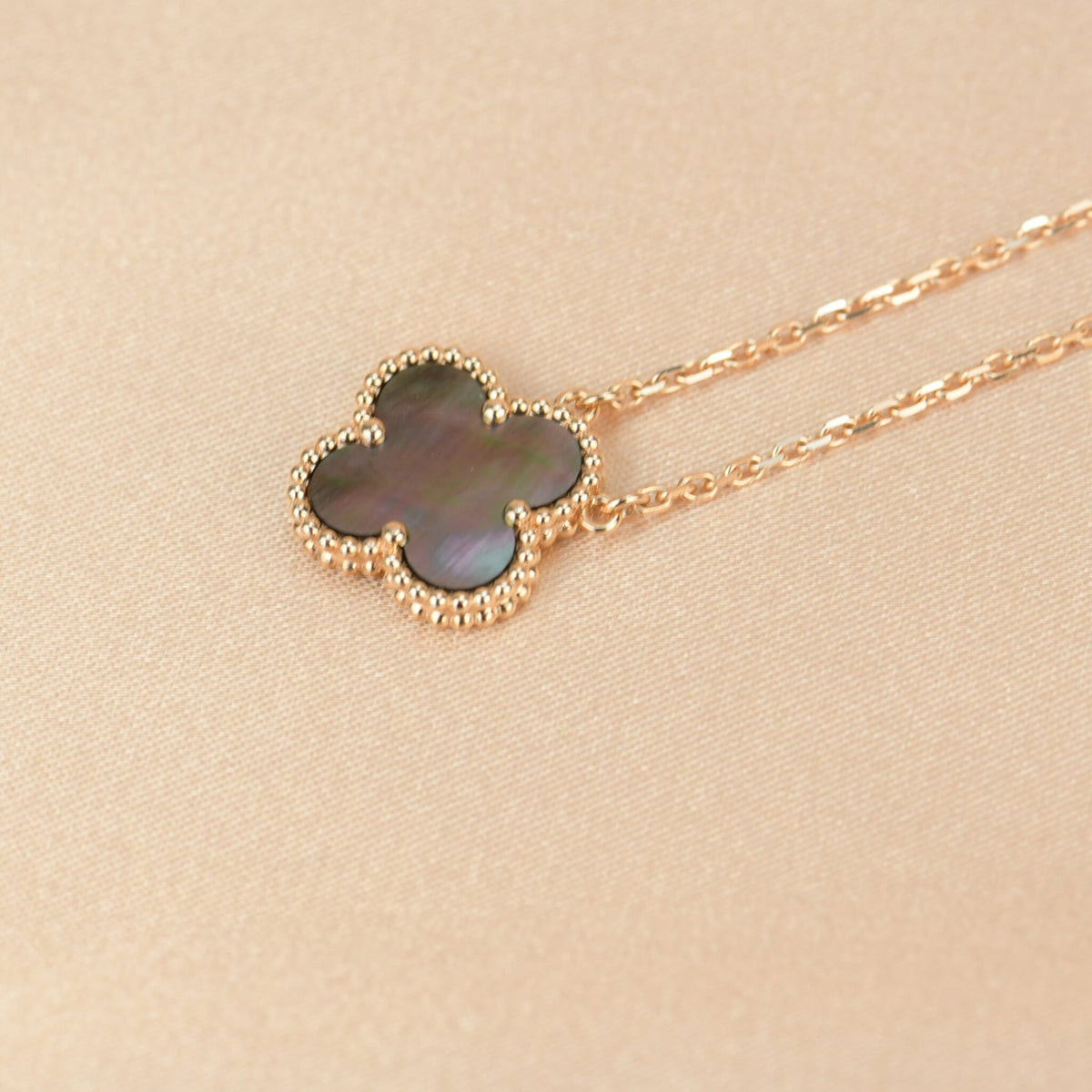 Dream CLOVER 15MM GRAUE PERLMUTTKETTE
