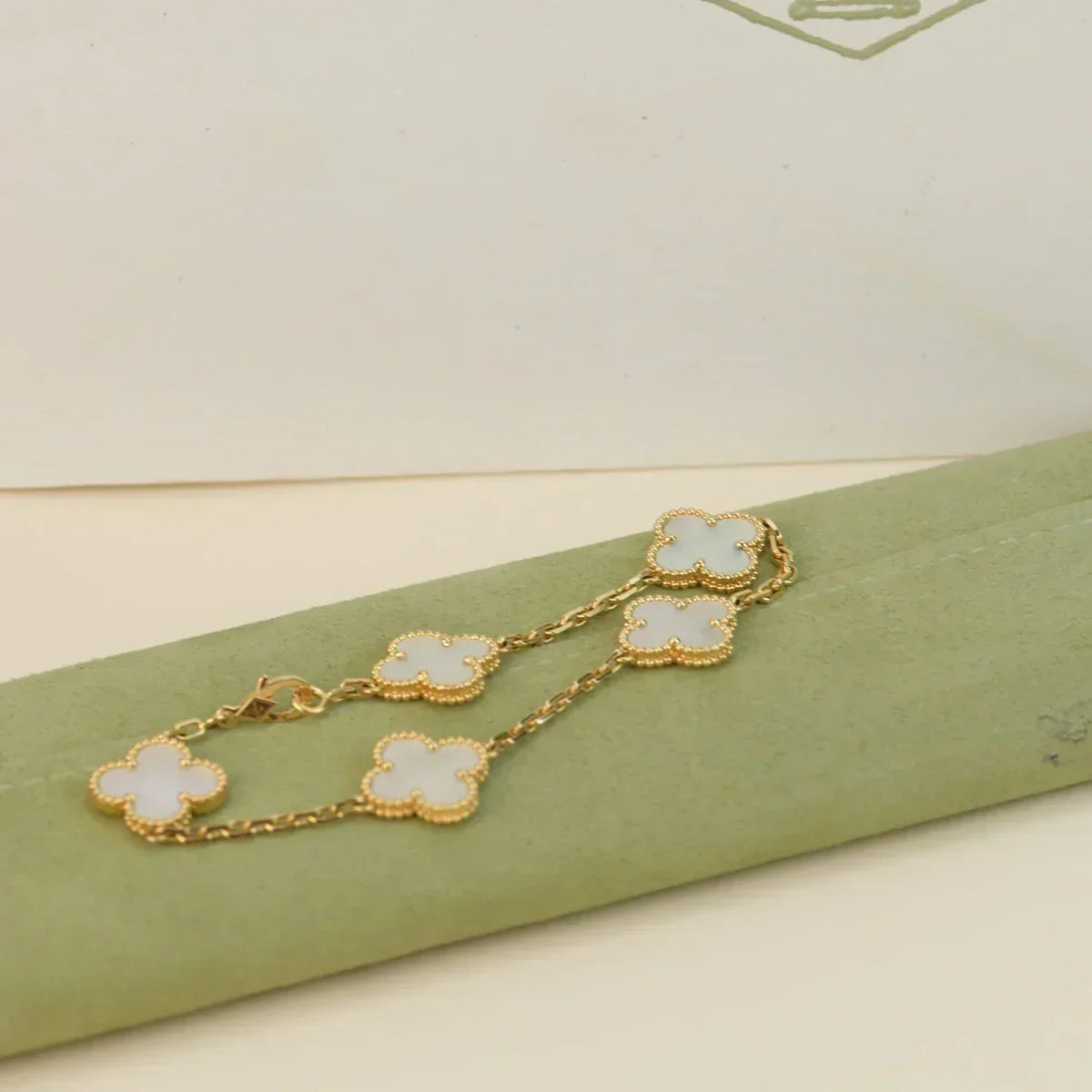 [Dream ]New CLOVER WHITE PEARL MOP 5 MOTIF BRACELET COLLECTION