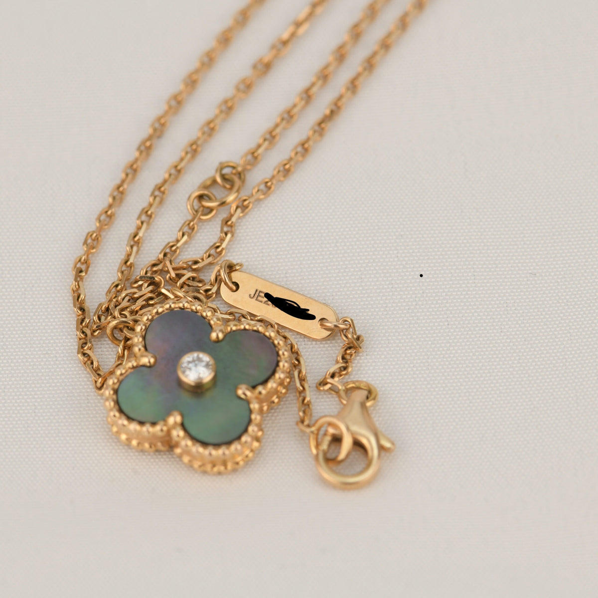 Dream CLOVER 15MM DIAMOND UND GRAUE PERLMUTTKETTE