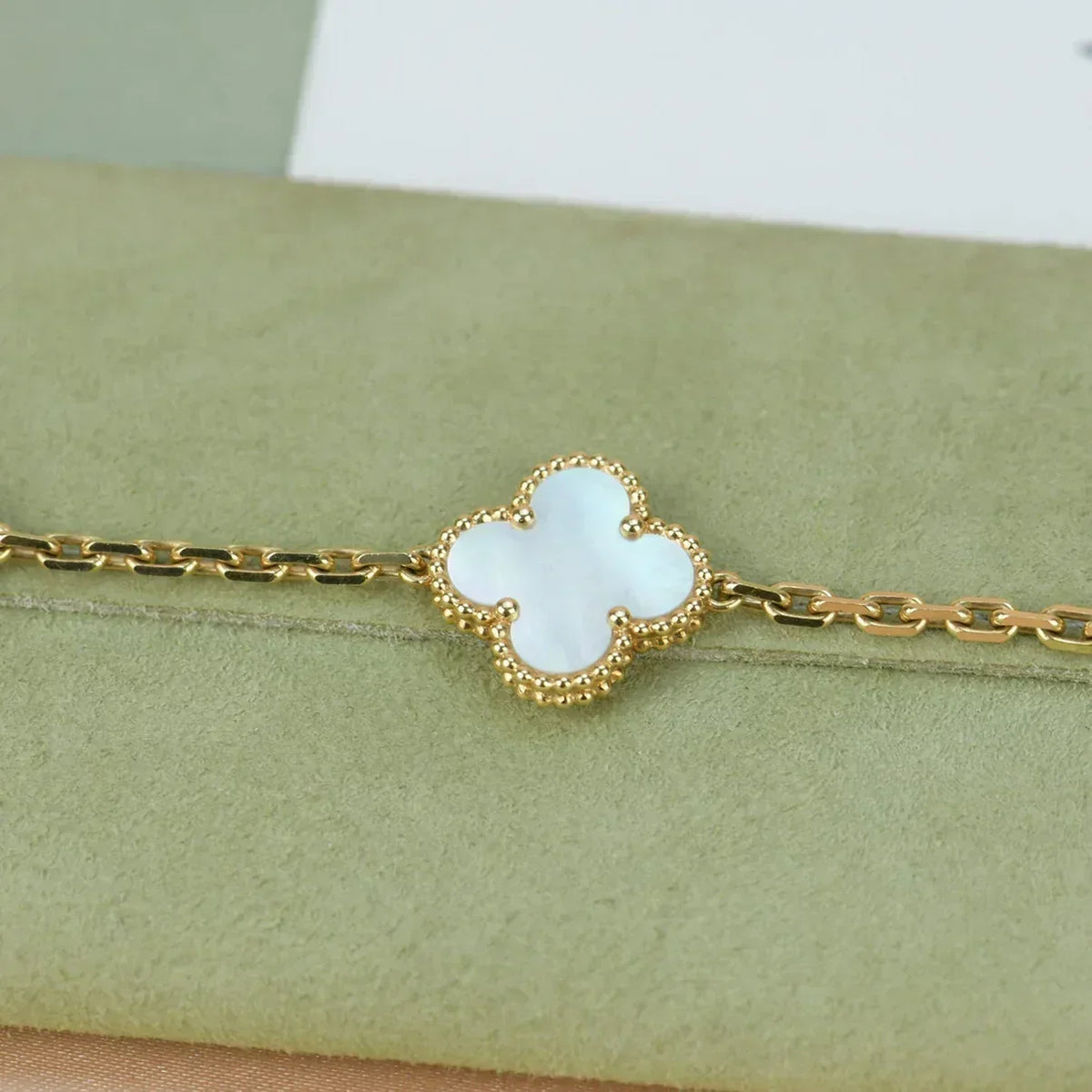 [Dream ]New CLOVER WHITE PEARL MOP 5 MOTIF BRACELET COLLECTION