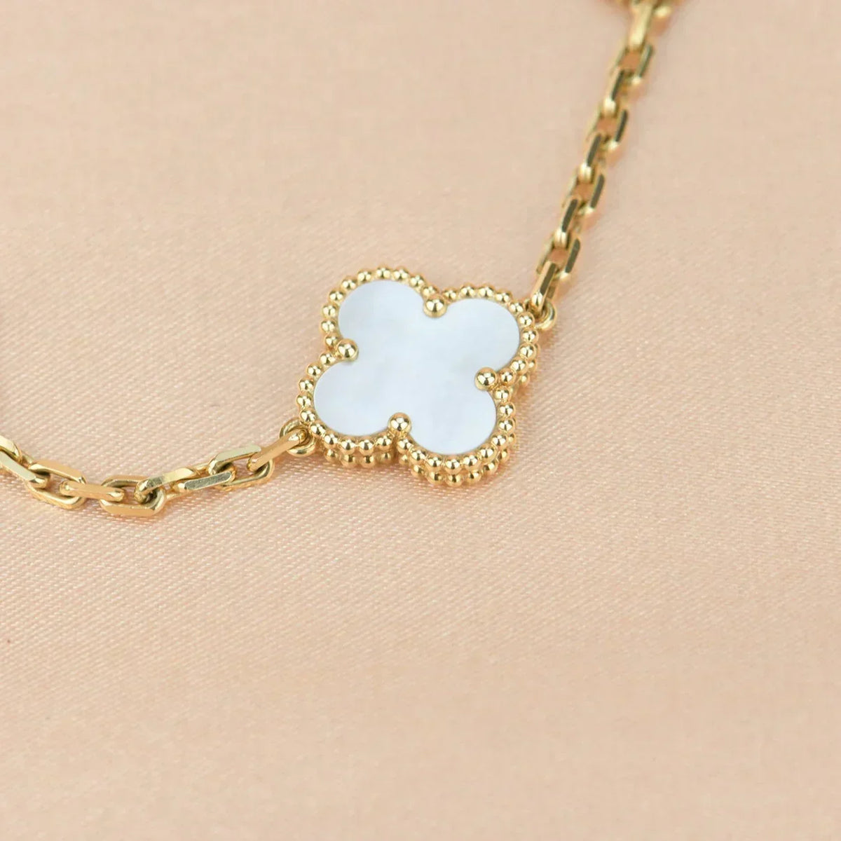 [Dream ]New CLOVER WHITE PEARL MOP 5 MOTIF BRACELET COLLECTION
