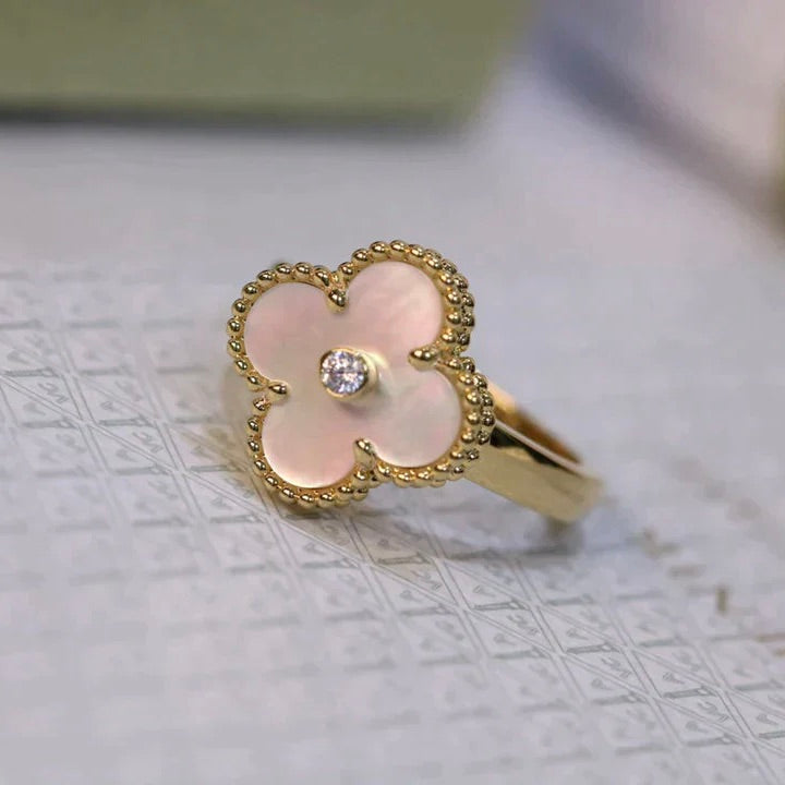 Traum CLOVER ROSA PERLMUTT RING GOLD DIAMANT