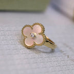 Traum CLOVER ROSA PERLMUTT RING GOLD DIAMANT