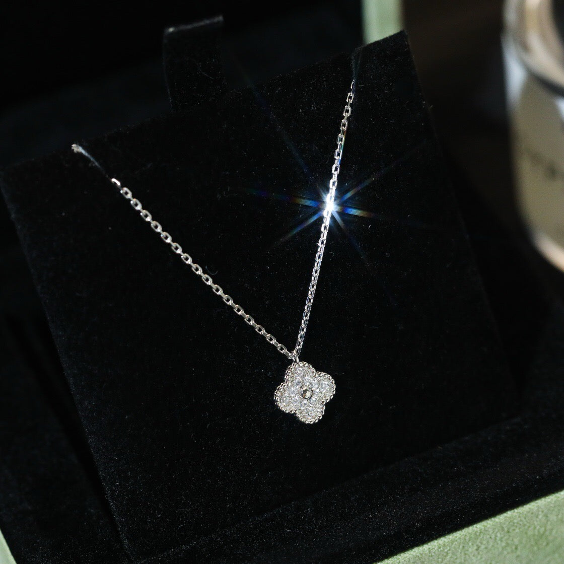 Dream CLOVER MINI 9.5MM PENDANT DIAMOND NECKLACE