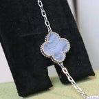 {
  "Dream ": "NEUE CLOVER 5-MOTIV ARMBAND-KOLLEKTION AUS LILA CHALCEDON"
}