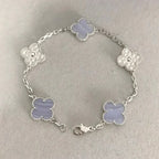 {
  "Dream ": "NEUE CLOVER 5-MOTIV ARMBAND-KOLLEKTION AUS LILA CHALCEDON"
}