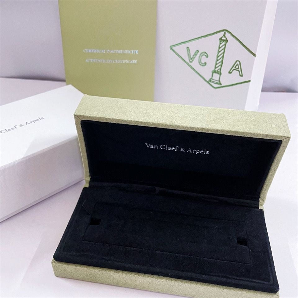 Dream VA CLOVER BRACELET NECKLACE RING BOX GIFT BAG