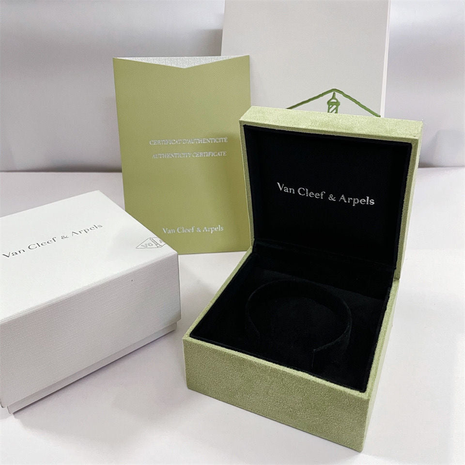 Dream VA CLOVER BRACELET NECKLACE RING BOX GIFT BAG