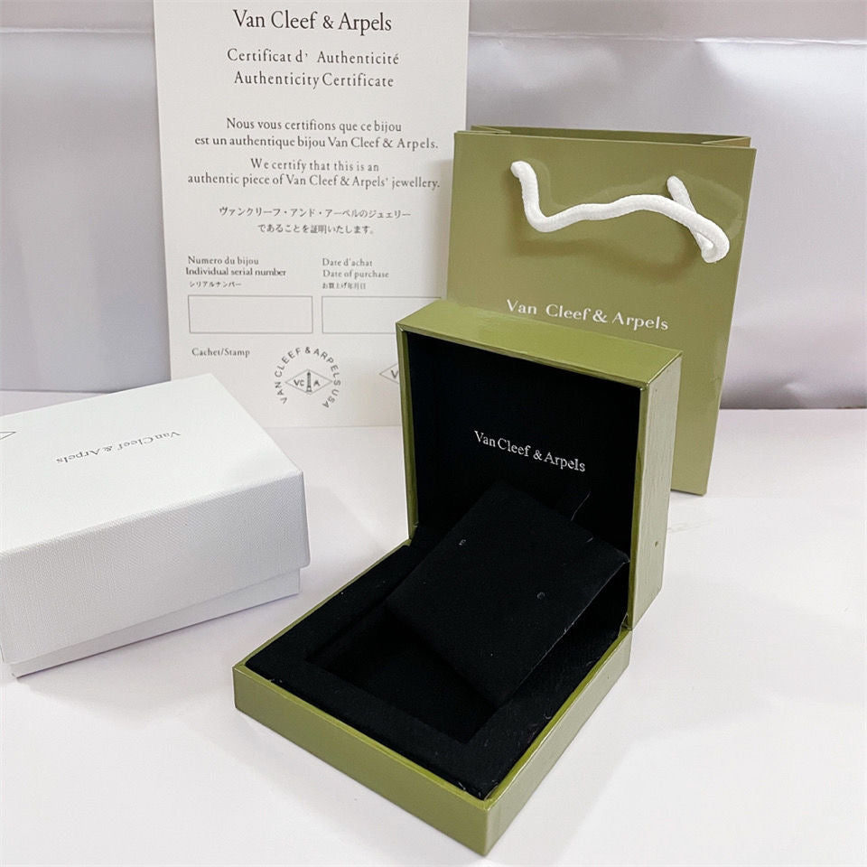 Dream VA CLOVER BRACELET NECKLACE RING BOX GIFT BAG