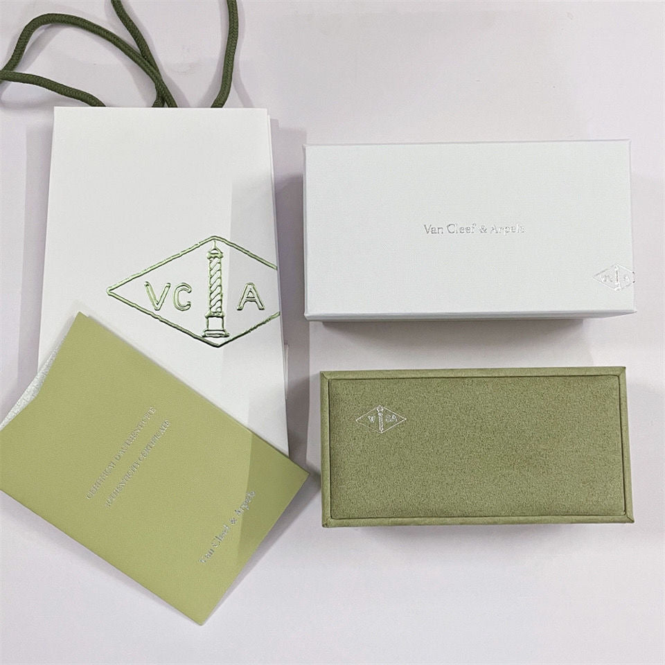 Dream VA CLOVER BRACELET NECKLACE RING BOX GIFT BAG