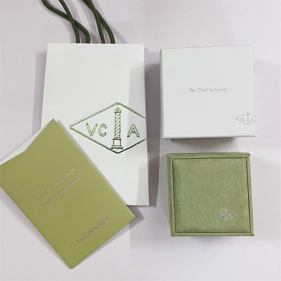 Dream VA CLOVER BRACELET NECKLACE RING BOX GIFT BAG