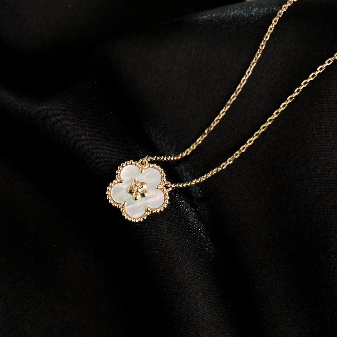 Dream LUCKY  WHITE MOP  PLUM BLOSSOM NECKLACE