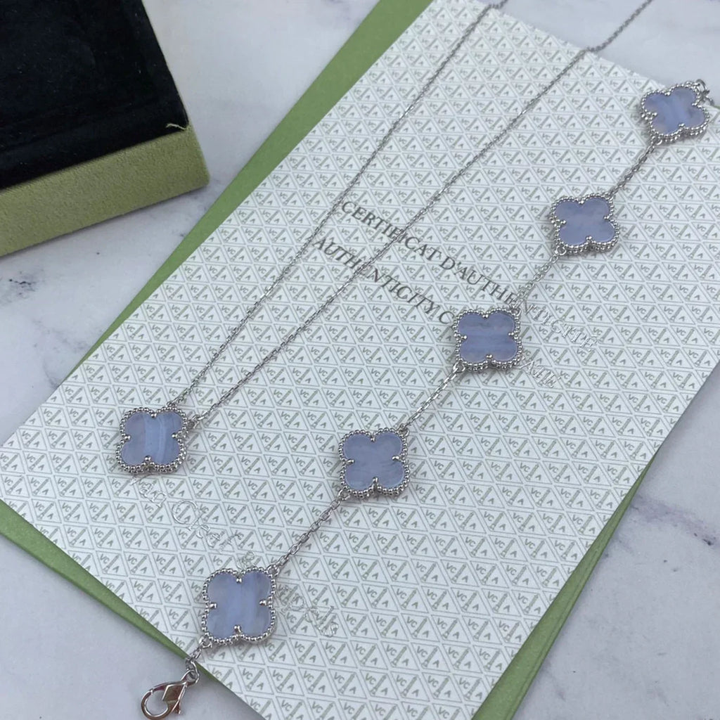 {
  "Dream ": "NEUE CLOVER 5-MOTIV ARMBAND-KOLLEKTION AUS LILA CHALCEDON"
}