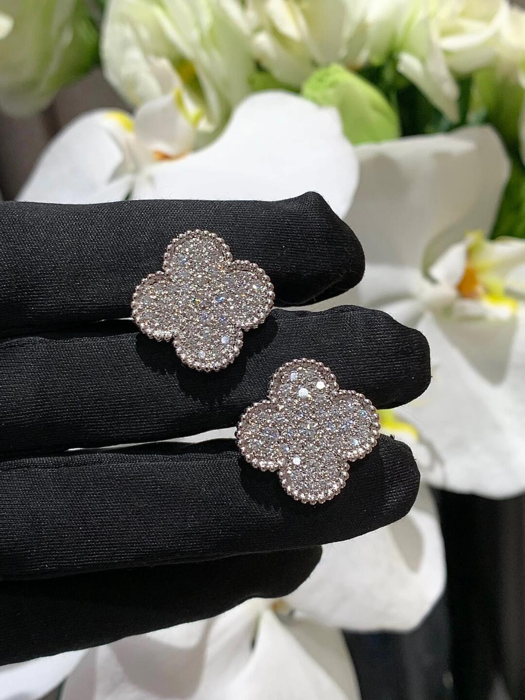 [Dream ] CLOVER 20MM MOTIFS DIAMOND STUD EARRINGS SILVER