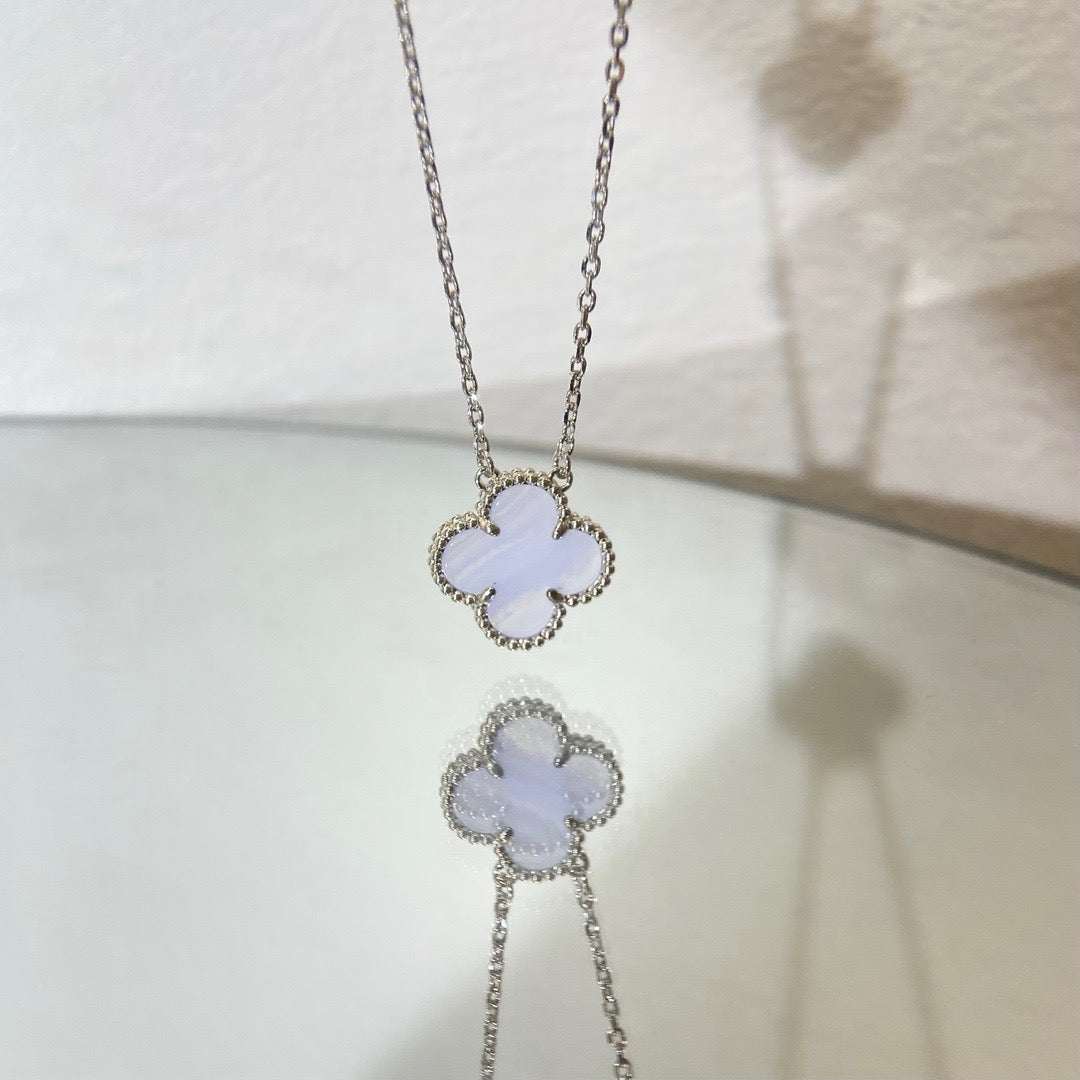 Dream CLOVER 15MM BLUE CHALCEDONY NECKLACE SILVER