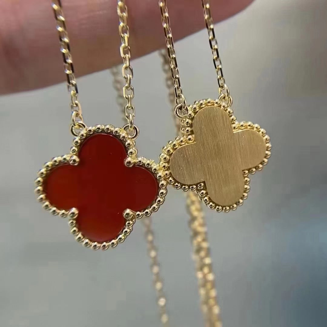Dream CLOVER 15MM CARNELIAN SINGLE FLOWER NECKLACE