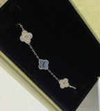 {
  "Dream ": "NEUE CLOVER 5-MOTIV ARMBAND-KOLLEKTION AUS LILA CHALCEDON"
}