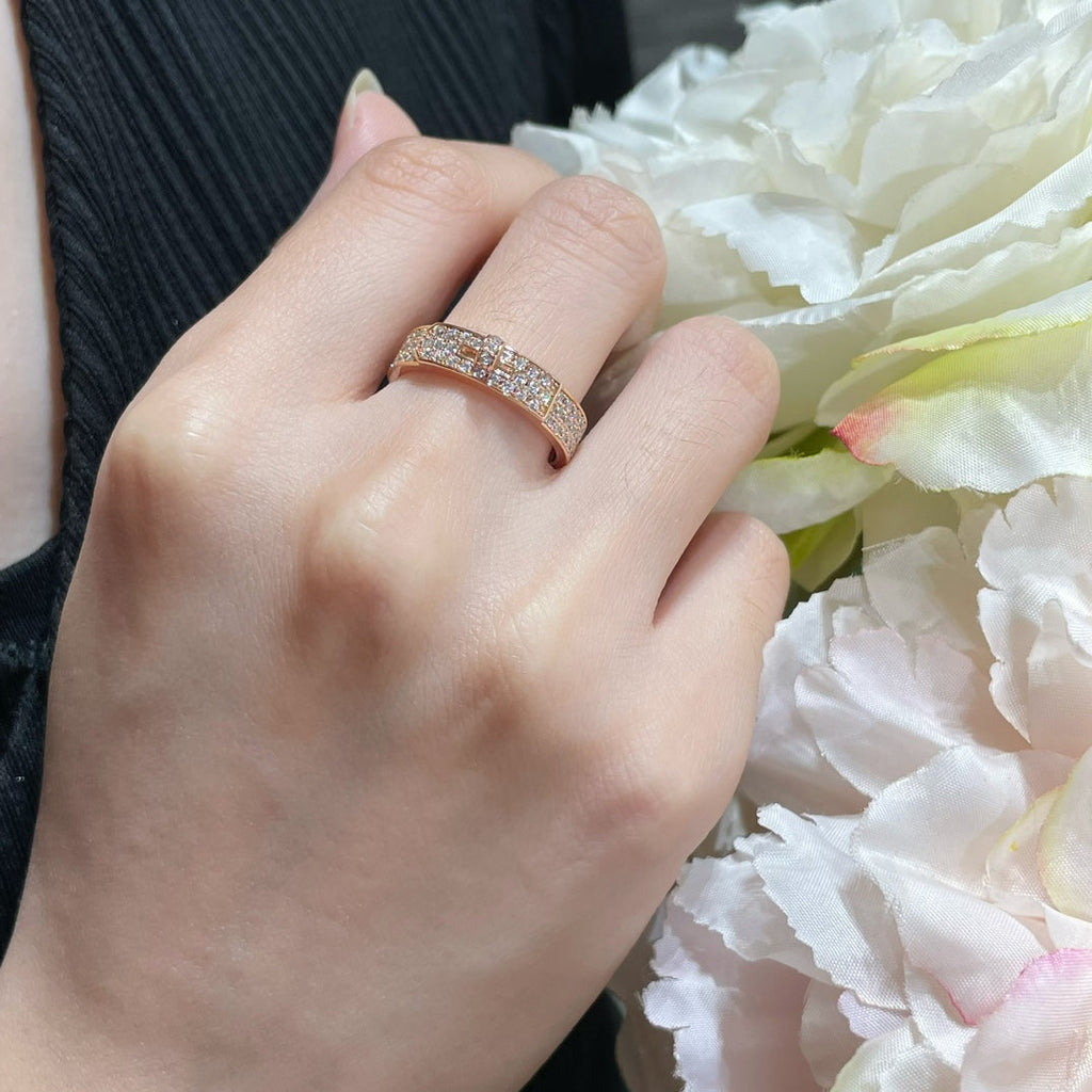Traumhafter KELLY-RING AUS ROSÉGOLD MIT DIAMANTEN