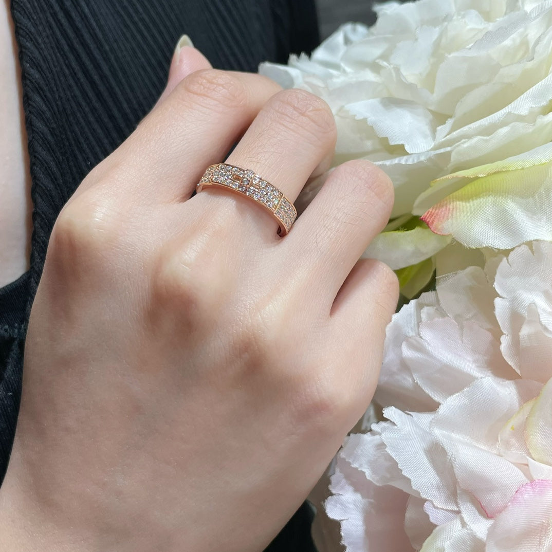 Traumhafter KELLY-RING AUS ROSÉGOLD MIT DIAMANTEN