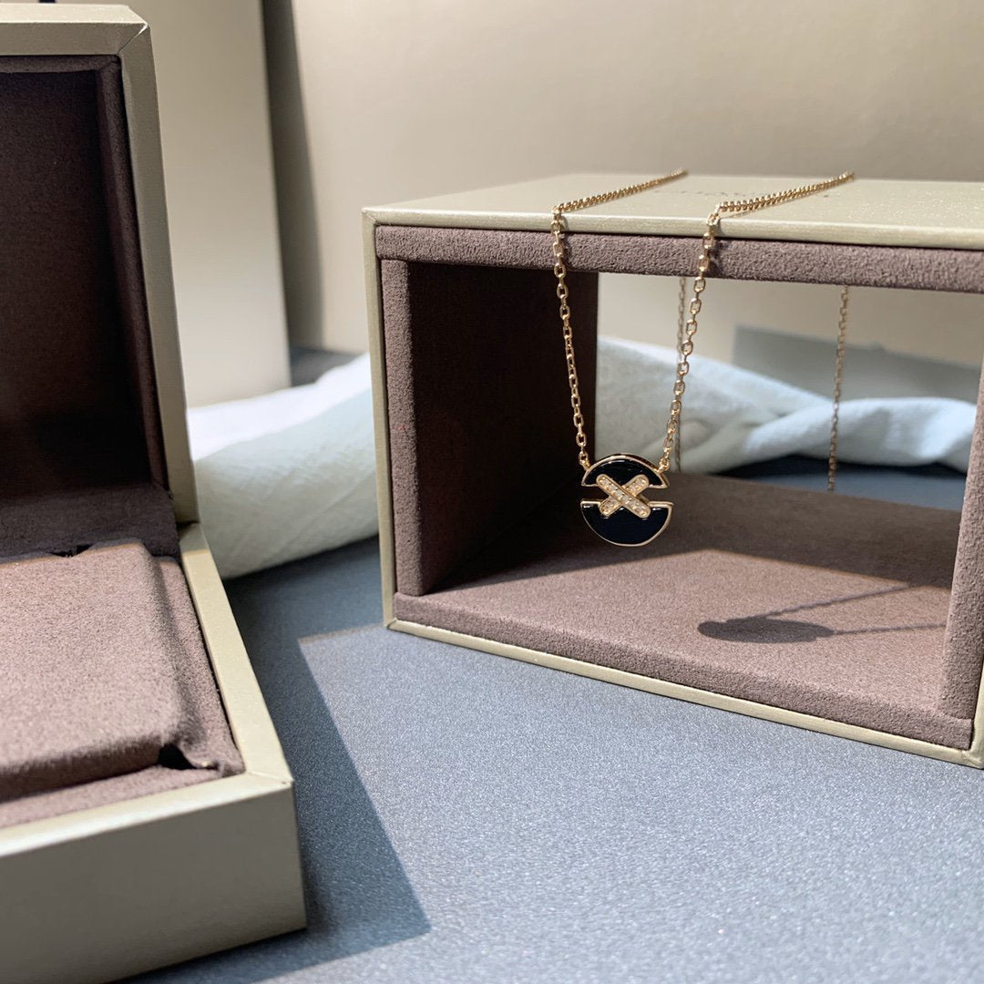 DREAM JEUX DE PINK GOLD DIAMOND NECKLACE