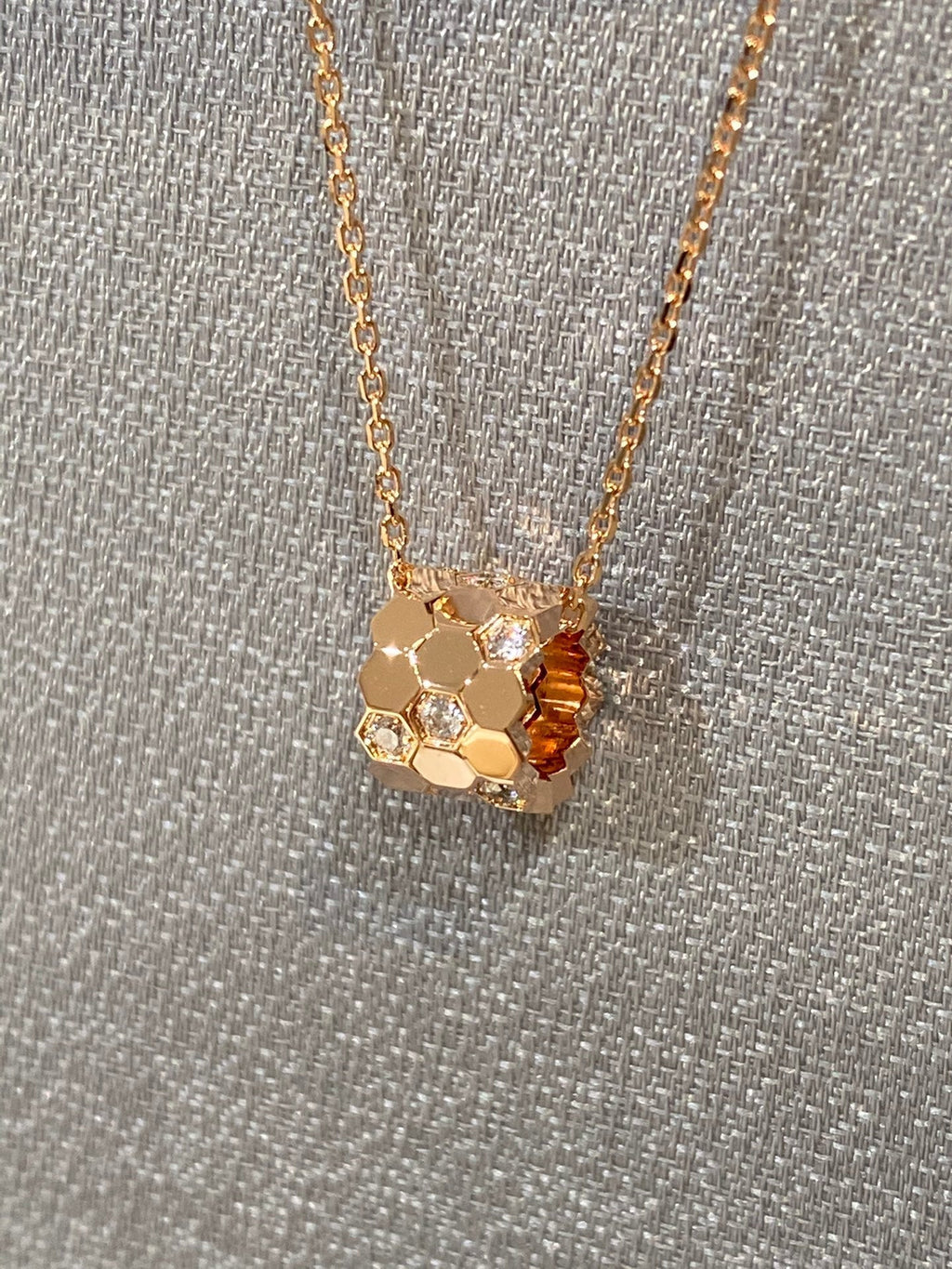 Dream BEE LOVE DIAMOND NECKLACE