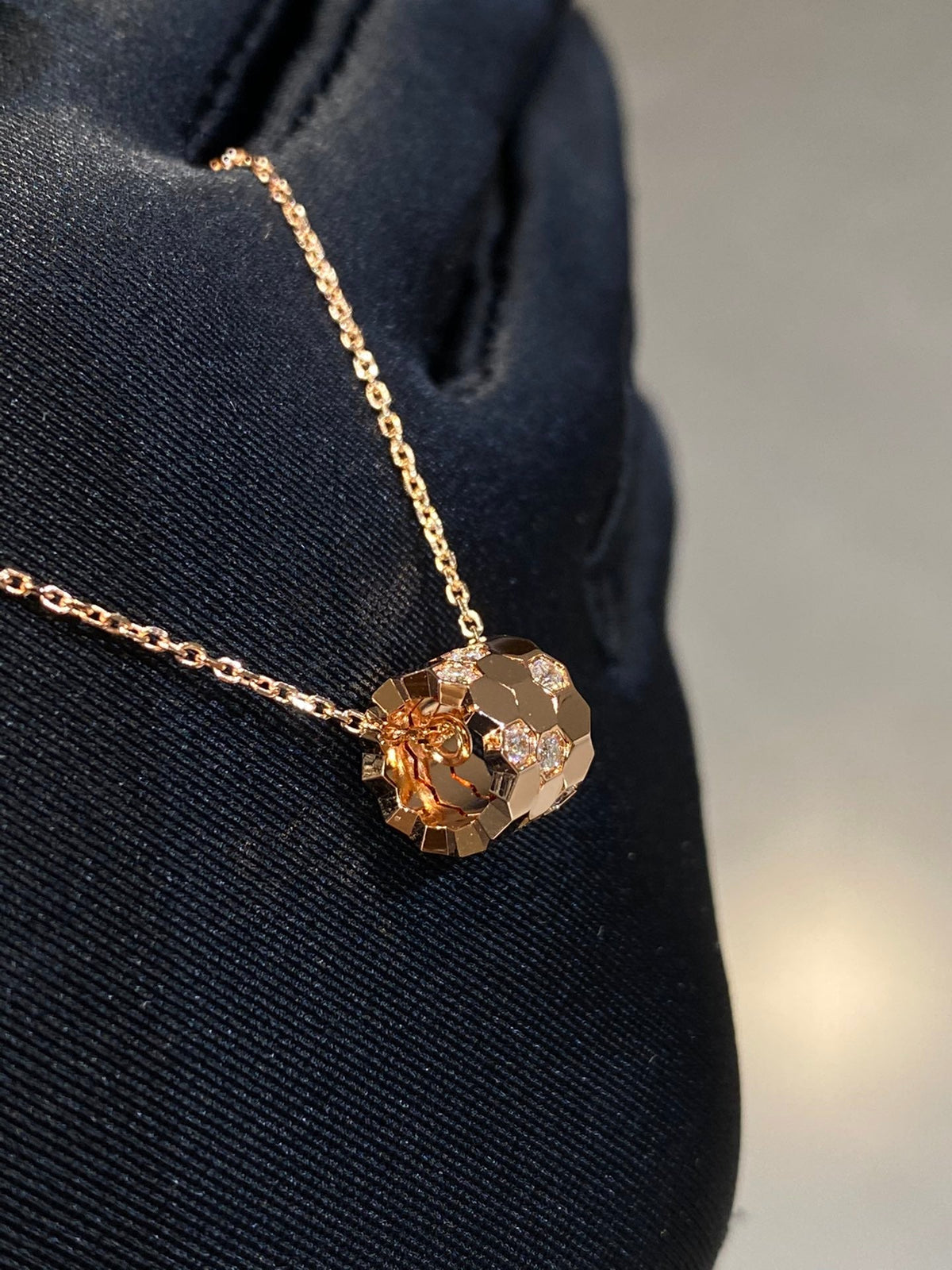 Dream BEE LOVE DIAMOND NECKLACE