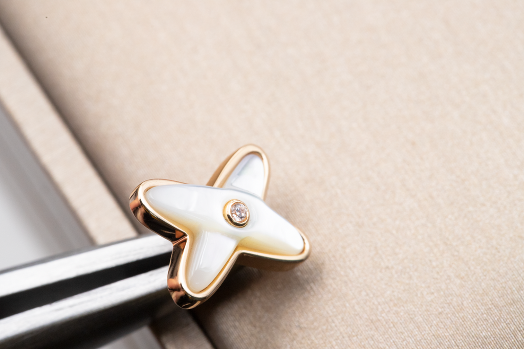 Dream JEUX DE WHITE MOP PINK GOLD DIAMOND EARRINGS