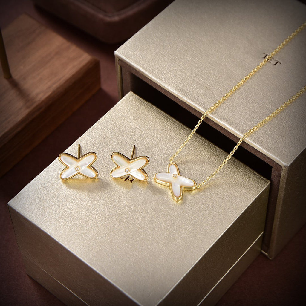 Dream JEUX DE WHITE MOP GOLD DIAMOND EARRINGS