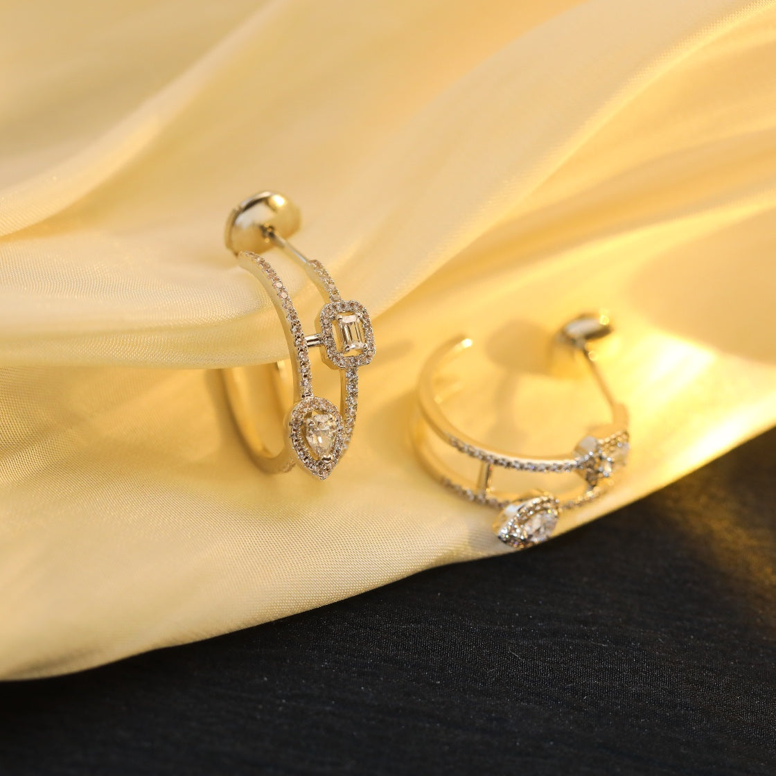 {
  "Dream": "CREOLES MY TWIN 2連 シルバーダイヤモンドピアス"
}