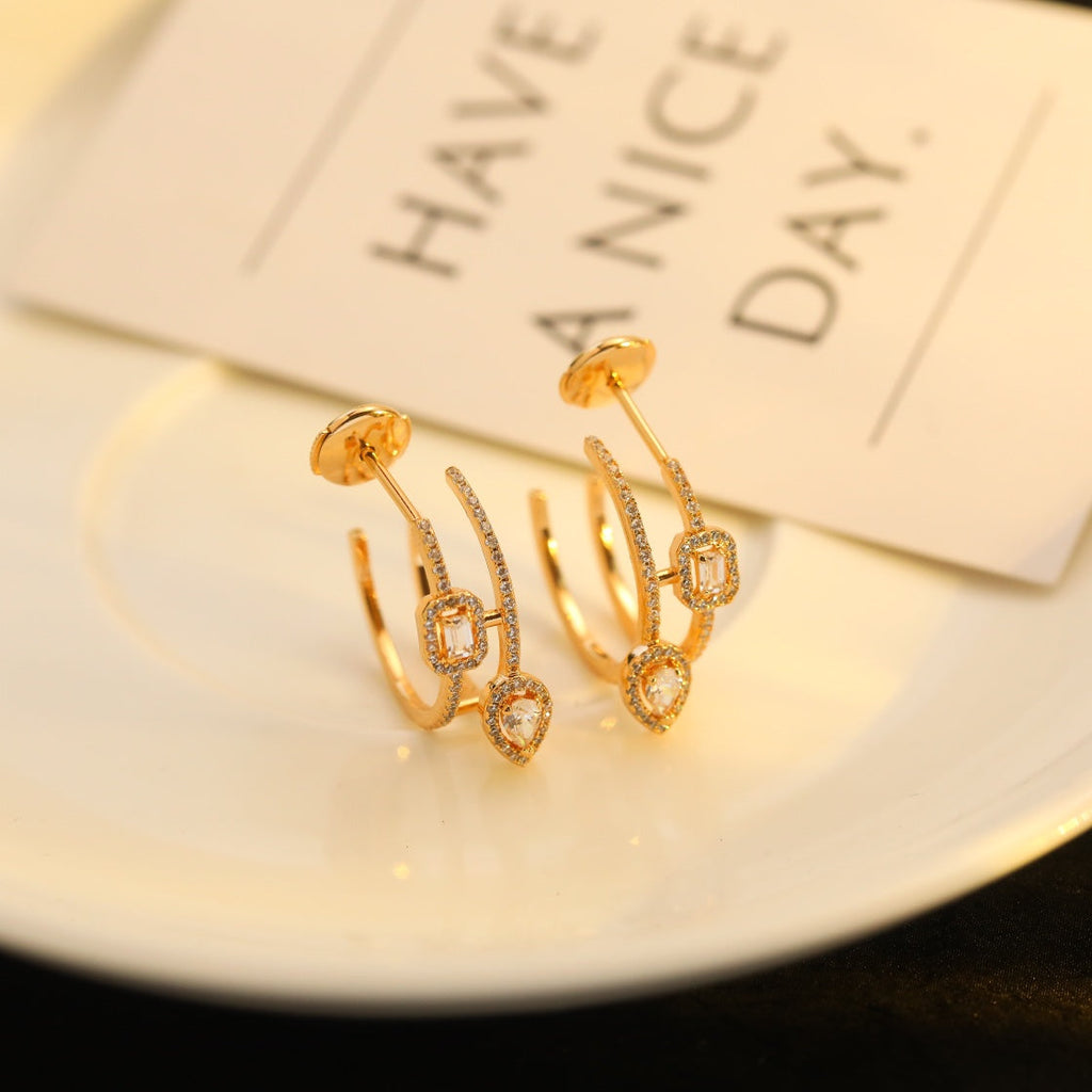 {
  "Dream": "CREOLES MY TWIN 2連 シルバーダイヤモンドピアス"
}