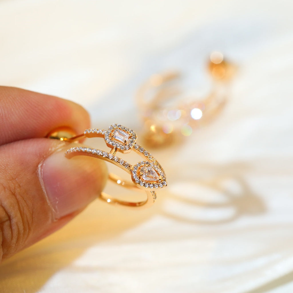 {
  "Dream": "CREOLES MY TWIN 2連 シルバーダイヤモンドピアス"
}