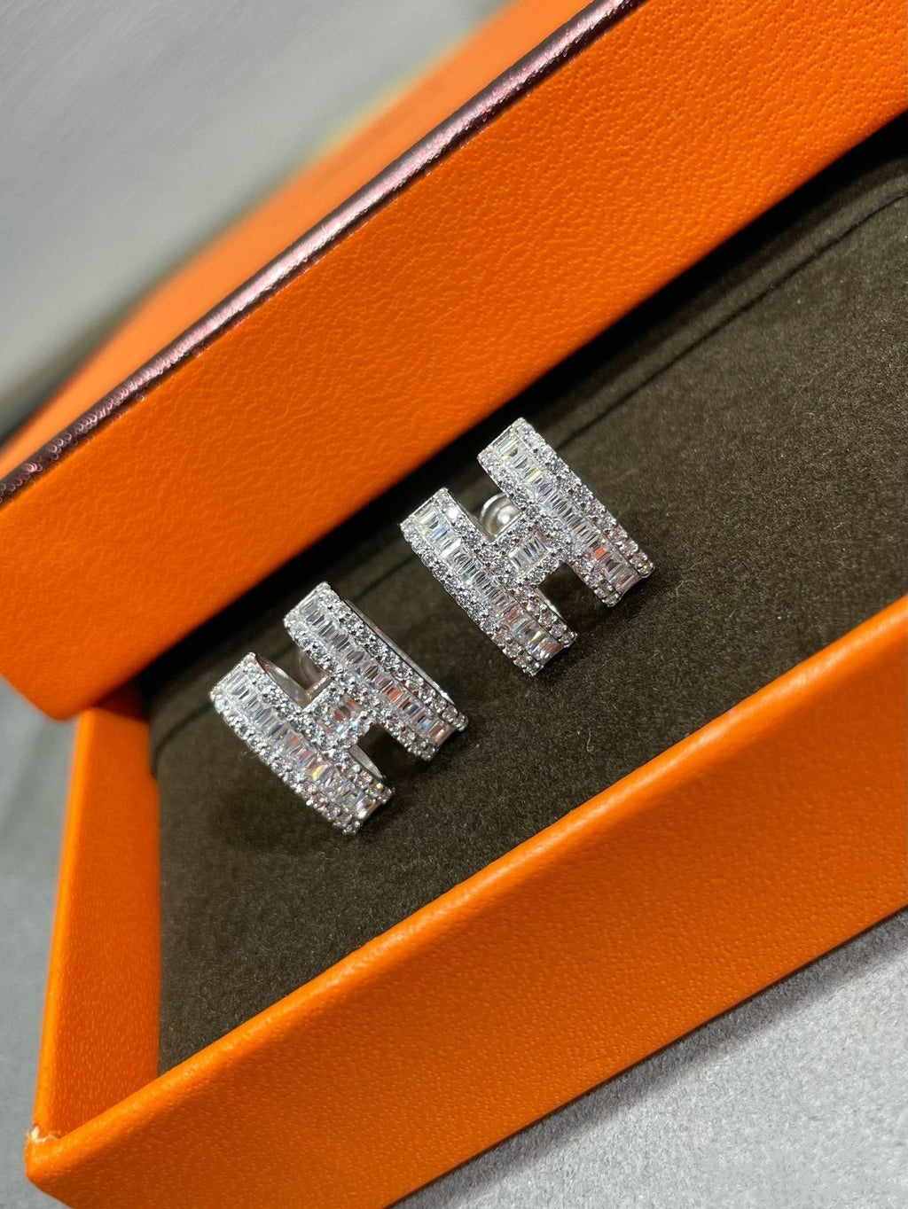 Dream H STUD EARRINGS WITH SILVER DIAMONDS