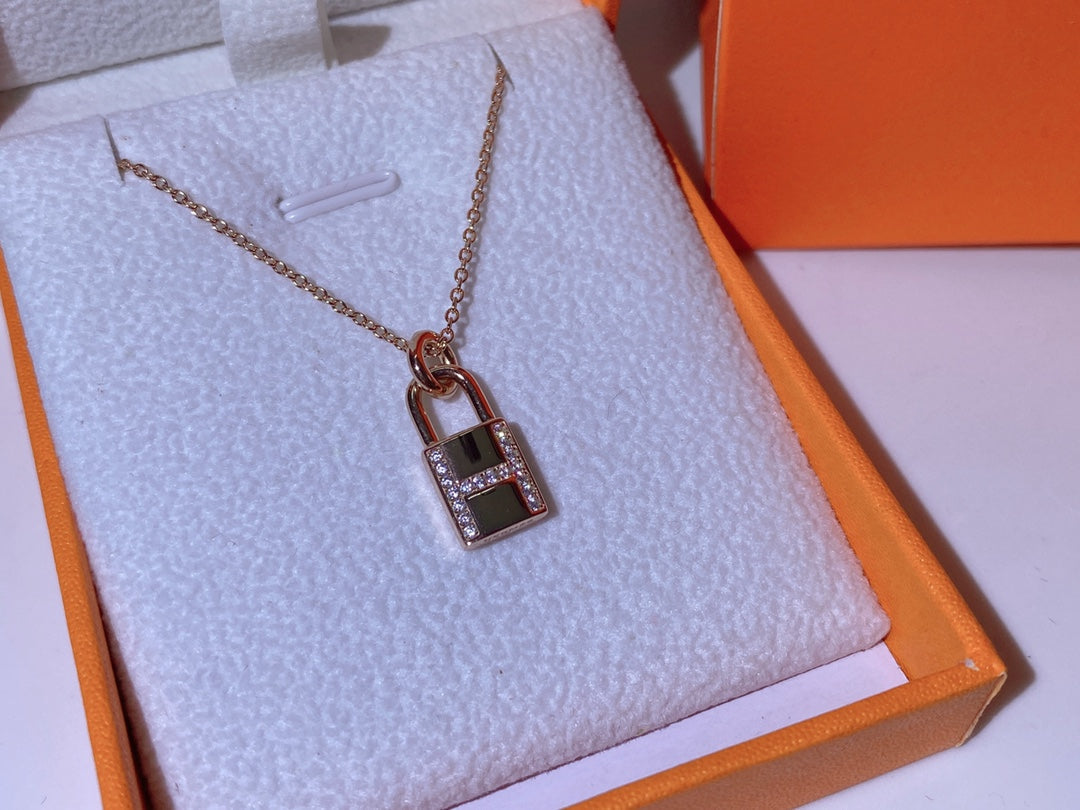ドリーム HM アドバンスド ニッチ ロックヘッド ネックレス ダイヤモンド